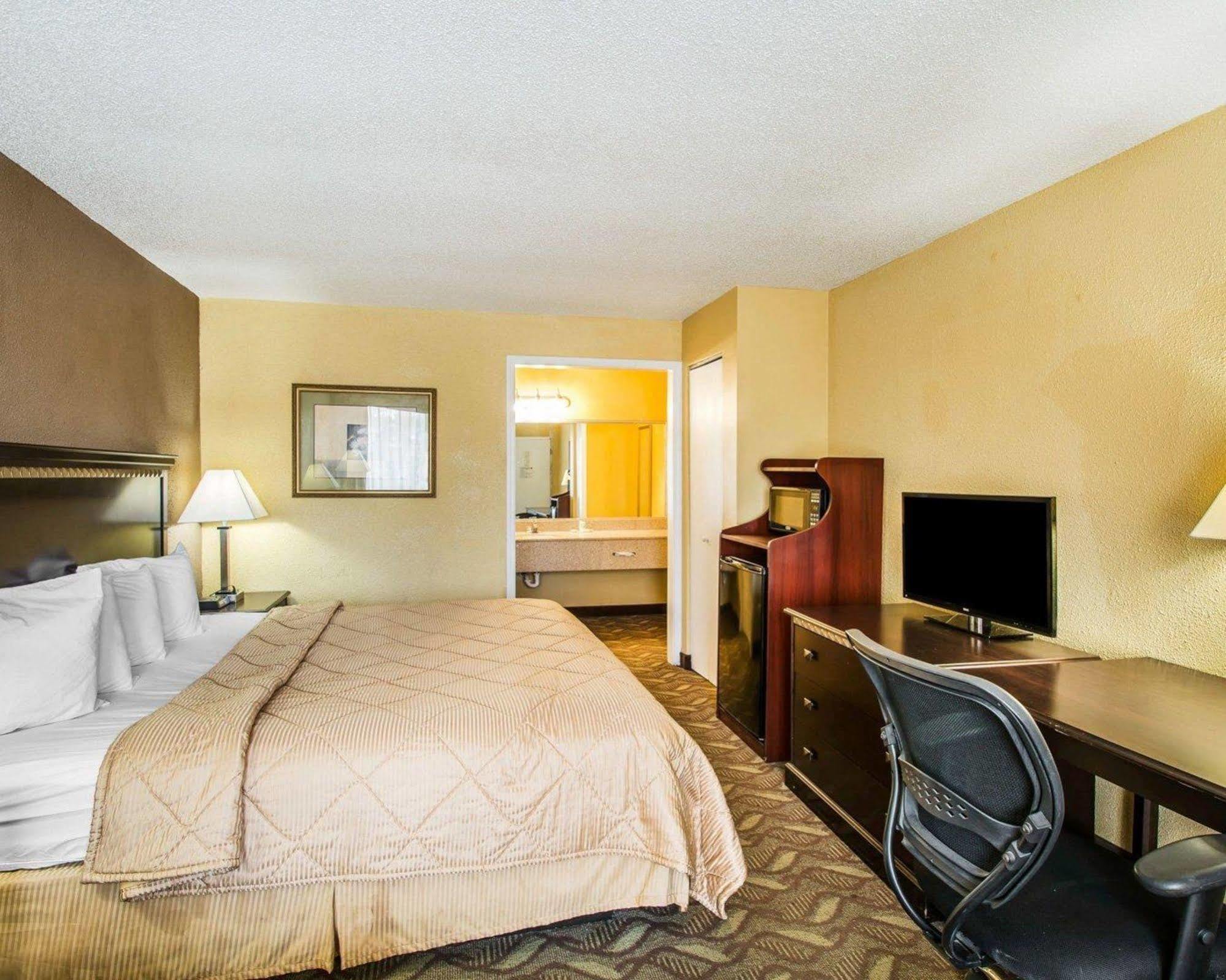 Red Roof Inn Evergreen Exterior foto